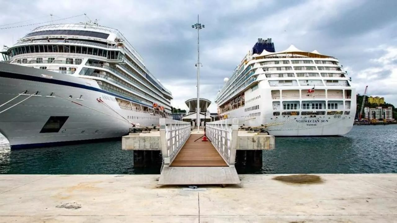 CRUISES AT AMADOR PORT